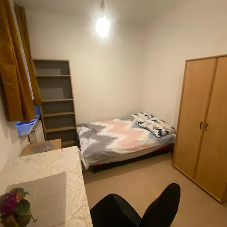 Hostel Arkuszowa 58a *